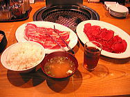 焼肉ランチ（500円）＋肉類一皿追加（250円）＋ライス大盛（50円）